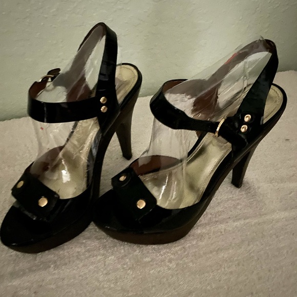 Heels - Picture 6 of 8